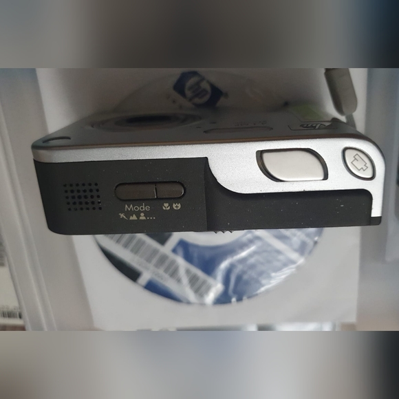 HP PhotoSmart R607 4.1MP Digital Camera (working) - Picture 2 of 6